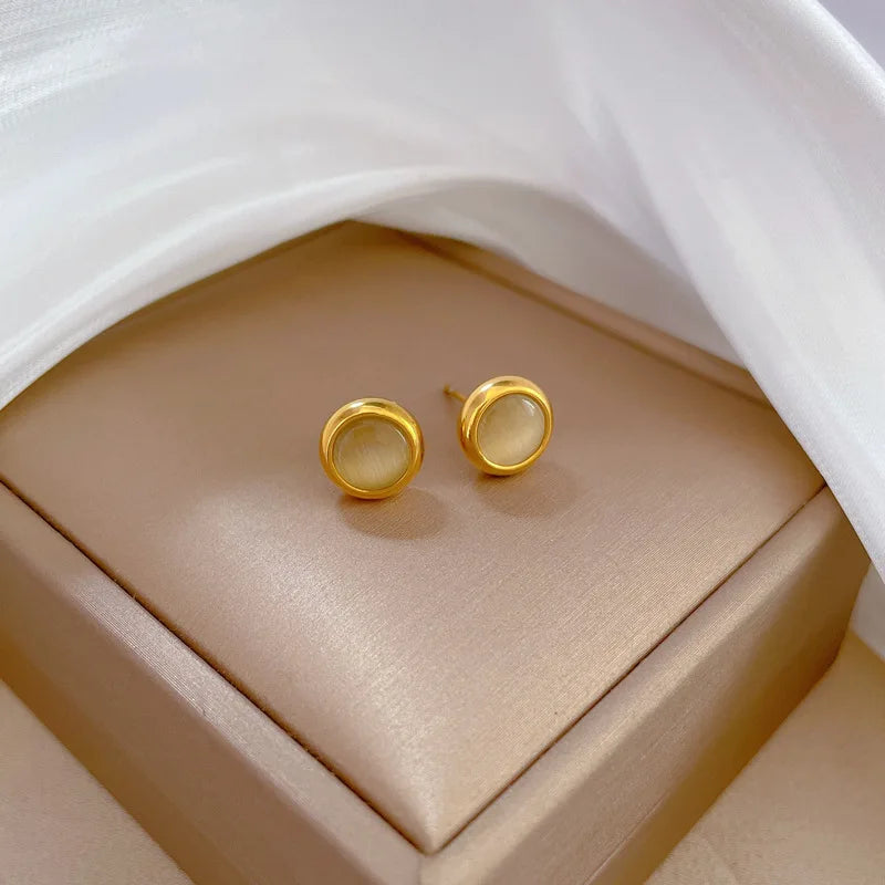 Pendientes redondos simples de piedra lunar para mujeres y hombres, accesorios para las orejas de acero inoxidable de ensueño, regalos de joyería para amigos y amantes