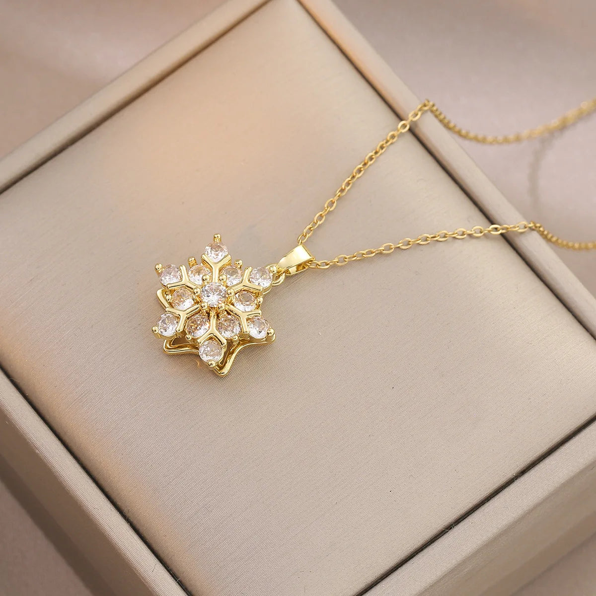 Collar con colgante de flor giratorio de circón brillante de lujo para mujer, cadena de acero inoxidable de Color dorado, joyería, accesorio para fiesta y boda