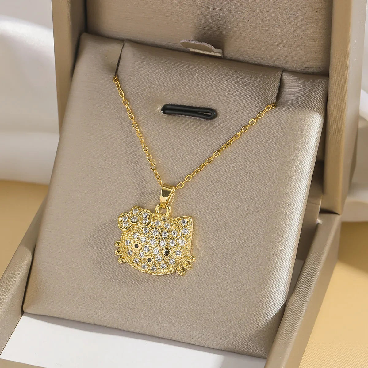 Sanrio lindo Hello Kitty collares con colgante de circón para mujeres niñas encantador gato de dibujos animados gatito cadena de acero inoxidable regalos de joyería
