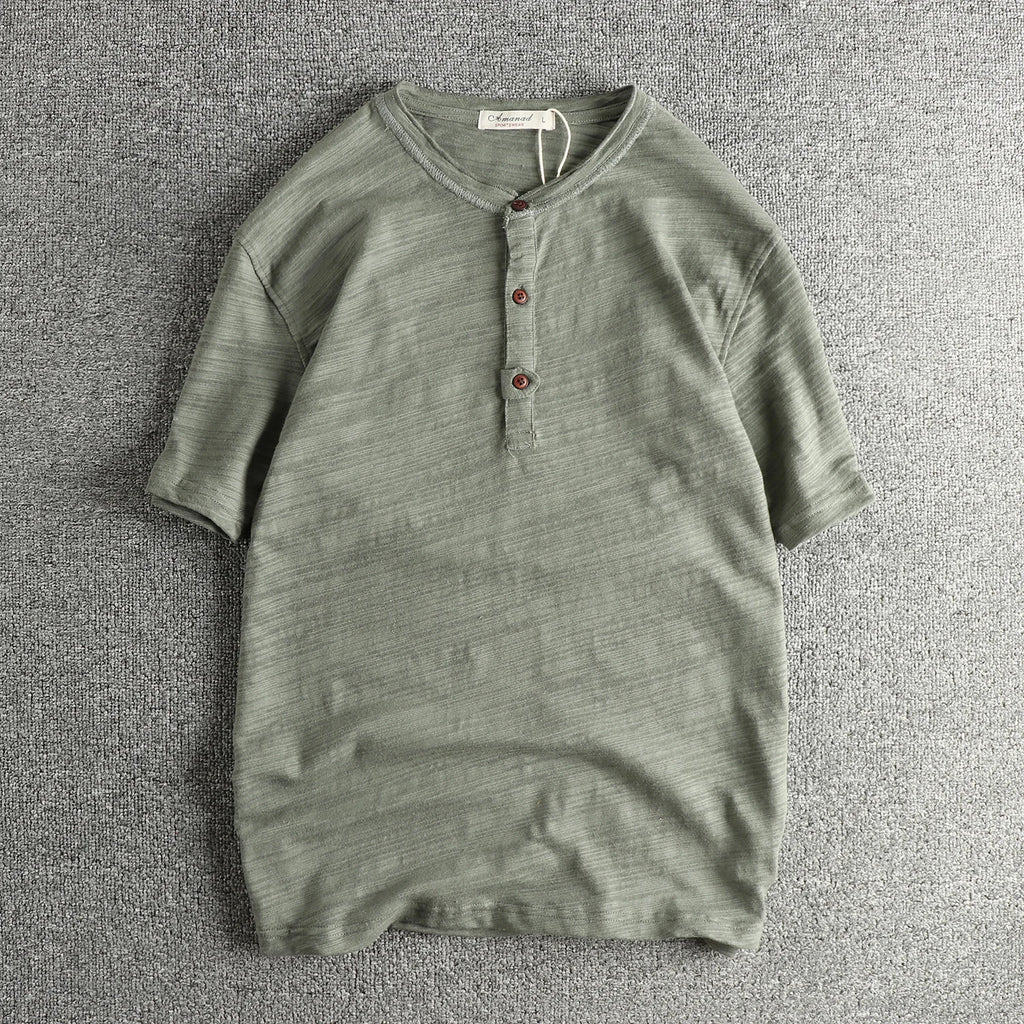 Camiseta básica hombre en TicoTrendy color verde | Algodón 100% | Cuello con botones | Estilo retro | Manga corta.