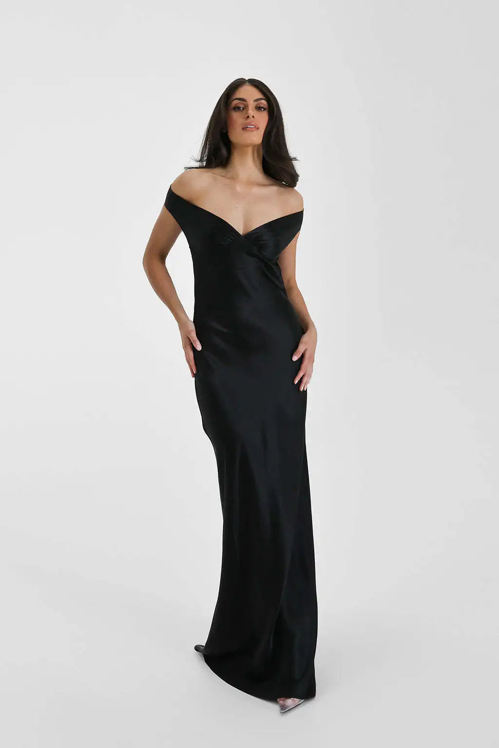 Vestido largo de satén con lazo y espalda descubierta para mujer