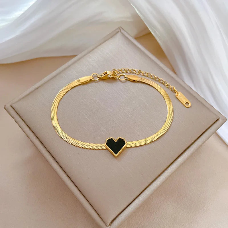 Pulseras con dijes de corazón de amor negro Simple para mujeres y niñas, cadena de serpiente gruesa de moda, accesorios de mano, joyería, regalos de cumpleaños