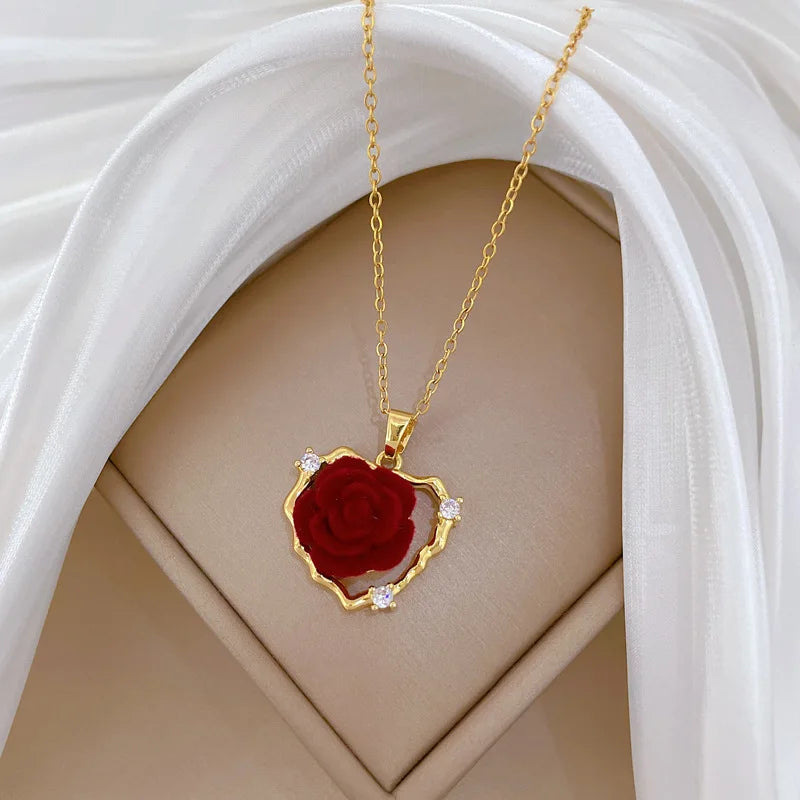 Collar con colgante de corazón y flor rosa desplumada roja Vintage de Color dorado para mujer, cadena de acero inoxidable, accesorios de joyería, regalos