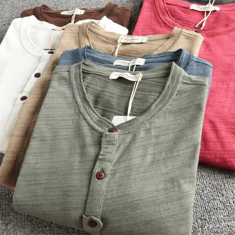 Camisetas básicas hombre en TicoTrendy color verde, celeste, gris, rojo y cafe | Algodón 100% | Cuello con botones | Estilo retro | Manga corta.
