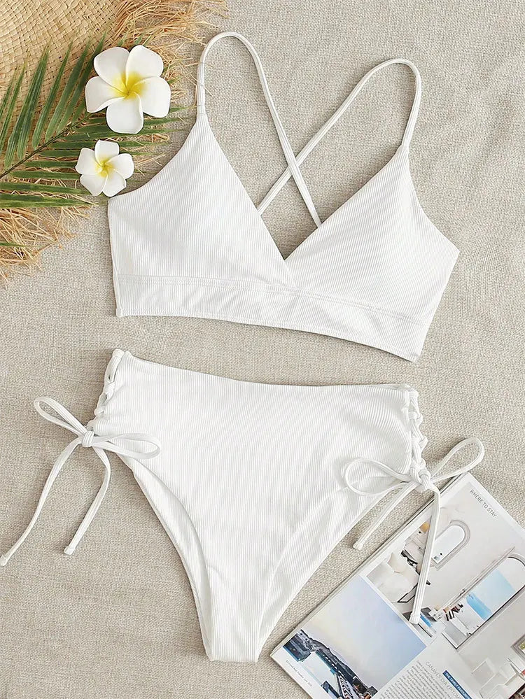 Bikini con Cordones y Cuello en V Profundo - Triangulares