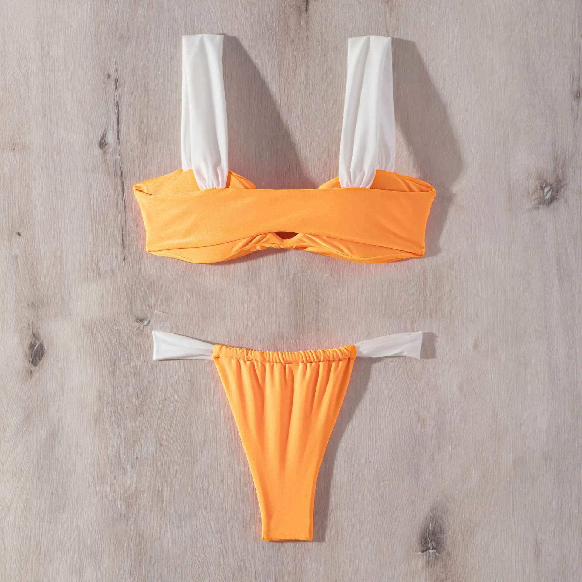Bikini Triángulo con Tirantes Plegables y V Profundo - Sexy