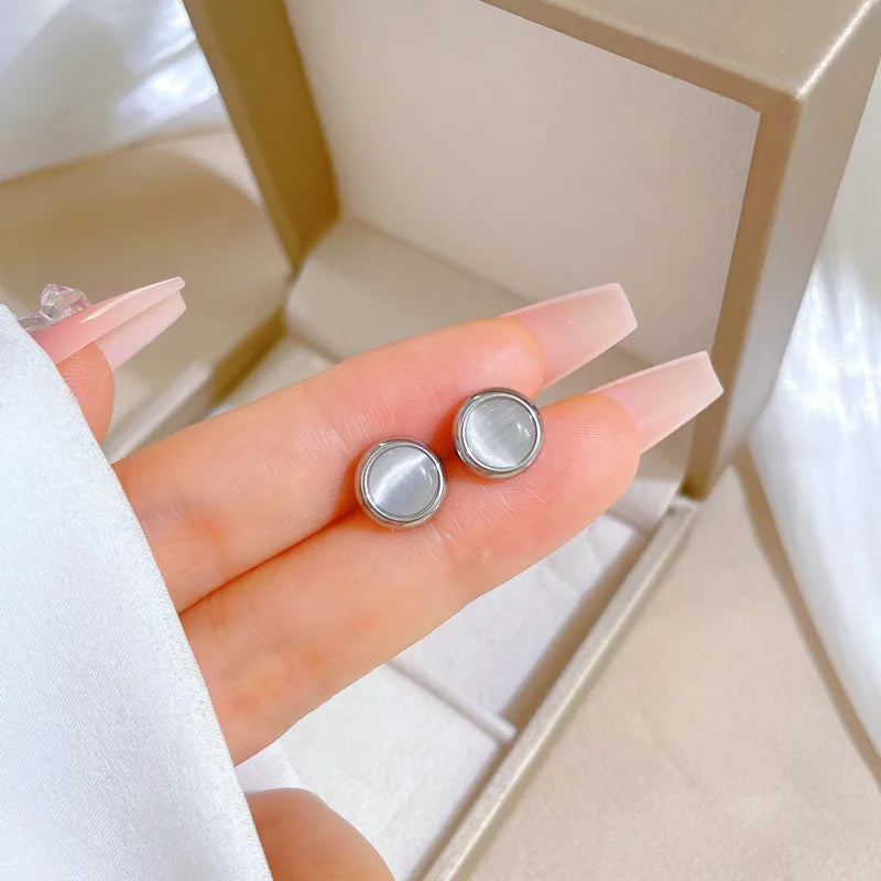 Pendientes redondos simples de piedra lunar para mujeres y hombres, accesorios para las orejas de acero inoxidable de ensueño, regalos de joyería para amigos y amantes