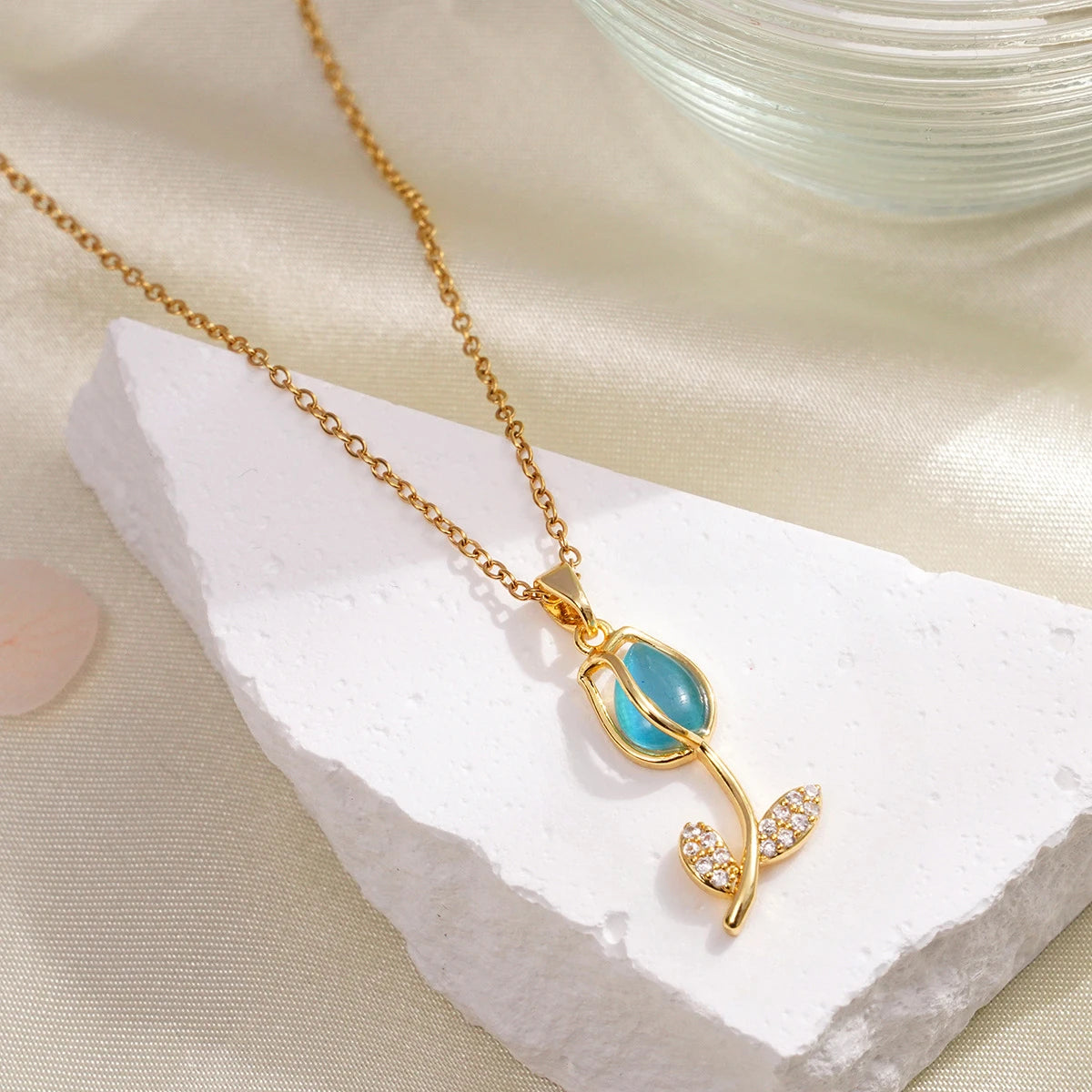 Collares románticos con colgante de flor de tulipán y circonita de piedra lunar para mujeres y niñas, cadena de acero inoxidable de Color dorado, accesorio de joyería, regalo