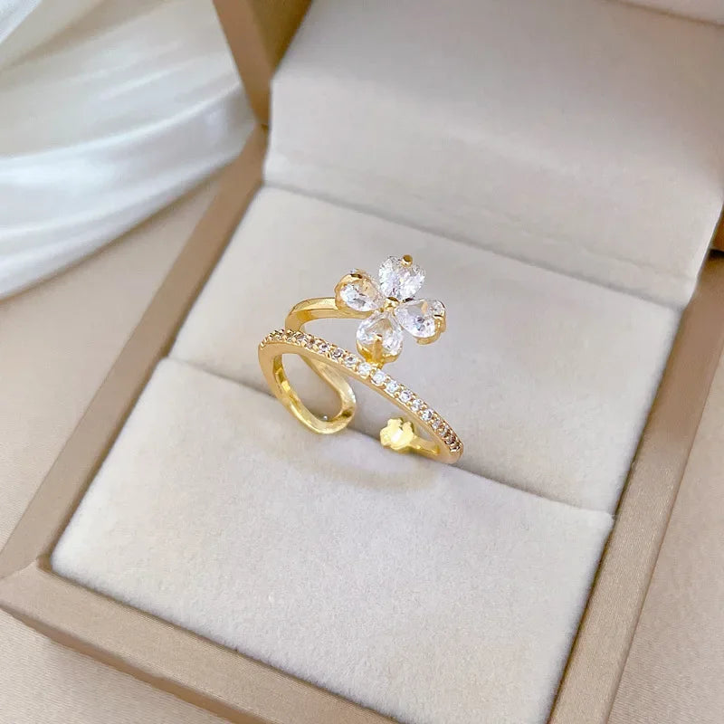 Anillos de cobre abiertos ajustables de trébol de circón brillante de lujo para mujeres y niñas, accesorios de anillo de dedo de la suerte de Color dorado, regalos