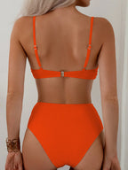 Bikini con Tirantes Finos y Cuello en V - Cintura Alta Torcida