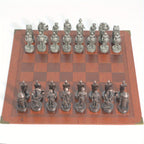 Ajedrez Temático Metal | 32 Piezas Estatuas | Tablero Incluido